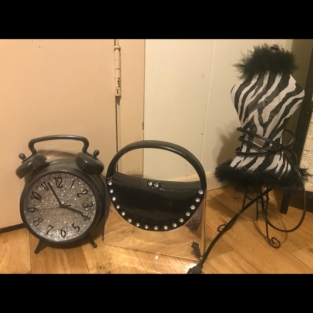 Room decor - Picture 6 of 6